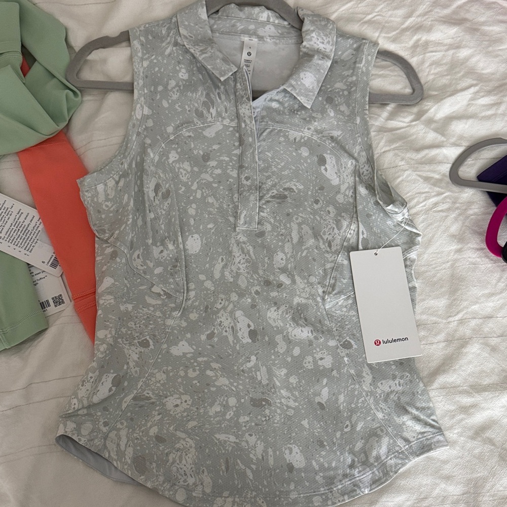 lululemon athletica quick dry polo TMLV Light Gray Patterned Sleeveless Blouse